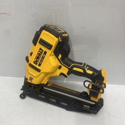 20V MAX XR Lithium-Ion Electric Cordless 16-Gauge Angled Finishing Nailer (Tool Only)