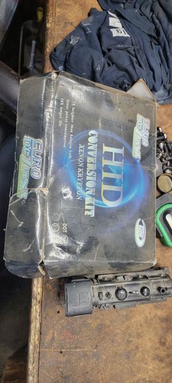 Euro Dezigns Xenon HID Headlight Conversion Kit (Complete in Box)