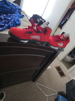 Brand new with box size 9.5 raging bull asking 280