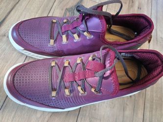 Baretraps Malina Woman's Sneakers Size 8M Burgundy