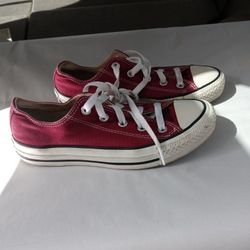 Converse All Star Canvass Unisex Tennis Shoes, Size W4 M6 Used