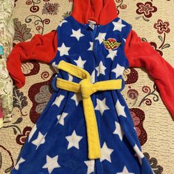 Wonder Woman Kids Robe Size Med $7