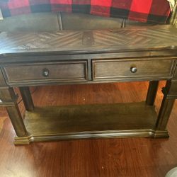 Lightly Used Renfeild Living Room Table Set. 2 End Tables, Sofa Table, Coffee Table.