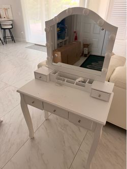 Kids vanity