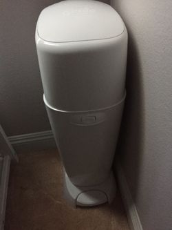 Diaper trash can