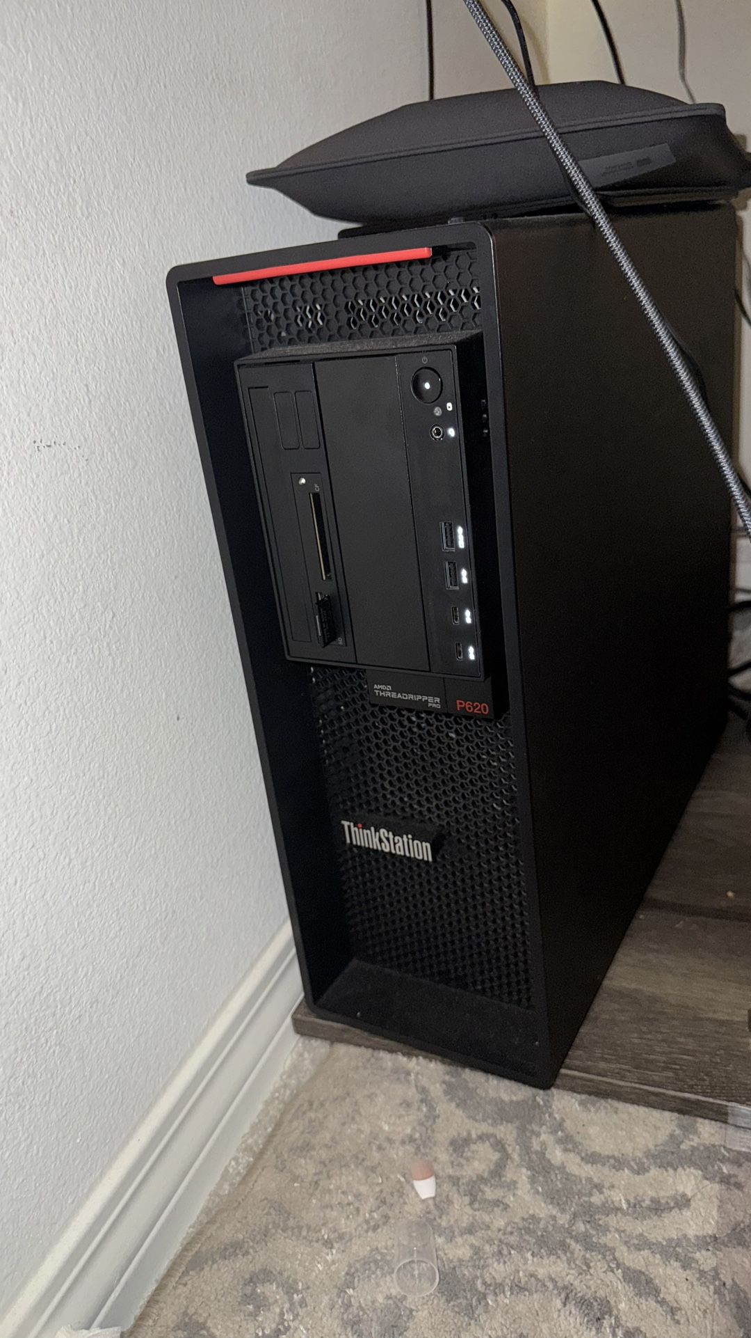 Lenovo Thinkstation P620 Threadripper 5945wx, 32 GB Ram, 1tb SSD, Windows 11, Wifi, Nvidia T400 4gb