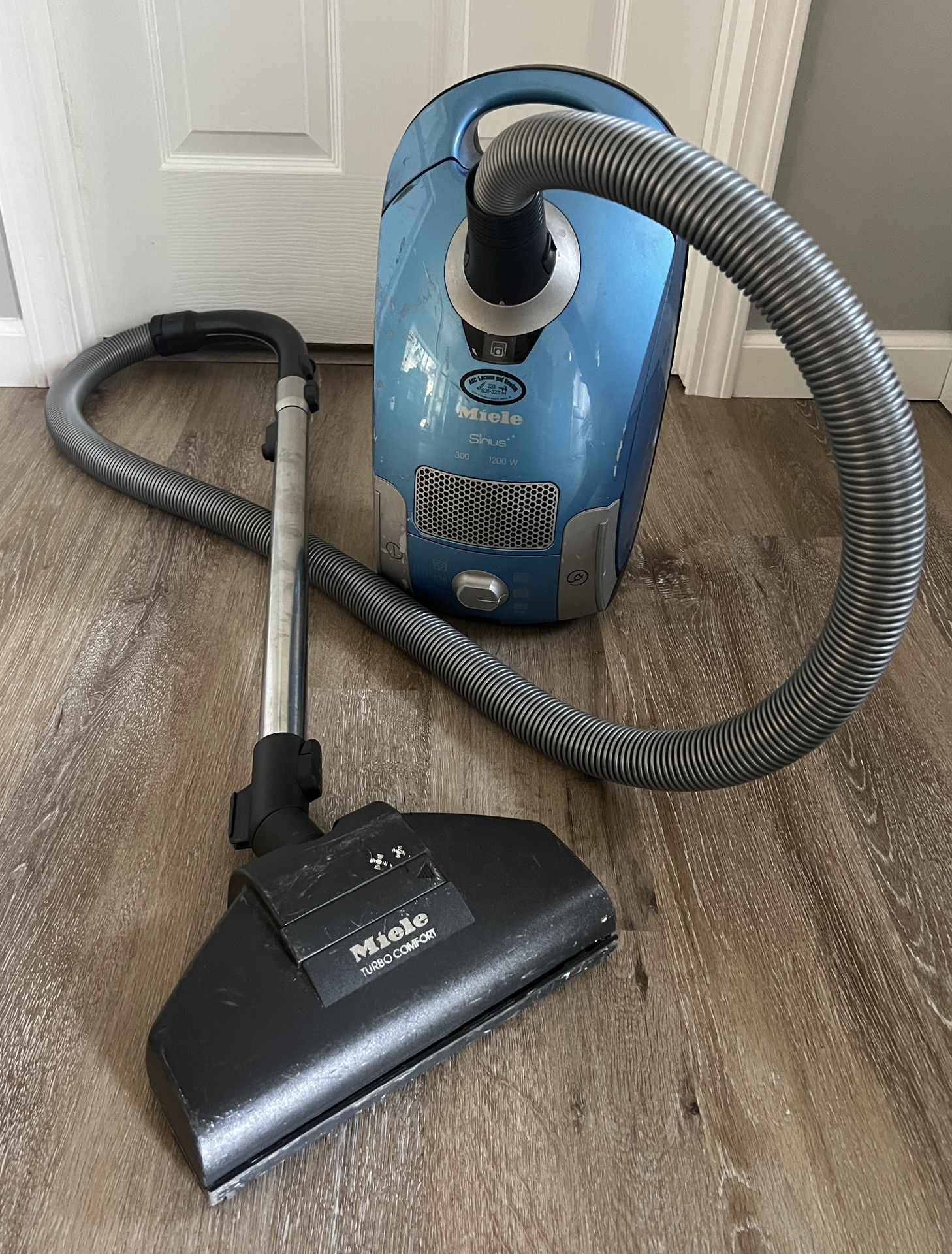 Miele Sirius S4210 Canister Vacuum Cleaner