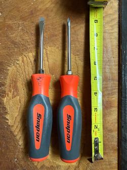 Snap-on screw drivers flat and Phillips