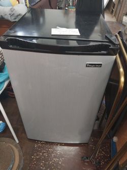 Magic Chef refrigerator/freezer.