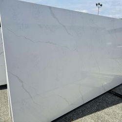 QUARTZ STONE SLABS SUPER JUMBO IN CALACATTA ALLURA 📏Each slabs cover  75.7 sq.ft, Thickness 3 cm 🔥Price $1049 per Slab🔥 