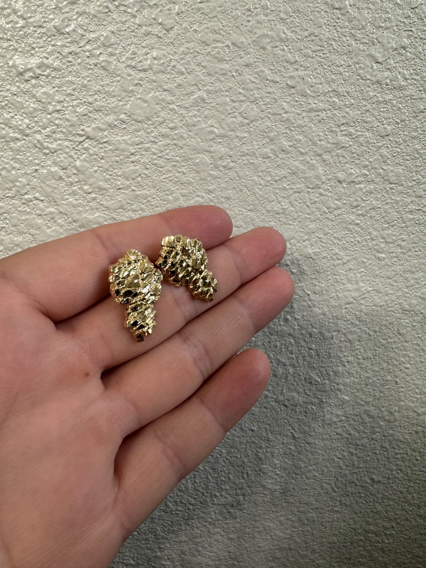 10k Gold Nugget Earring
