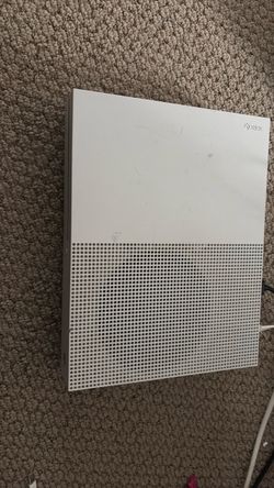 Xbox one s comes with new controller and power cables