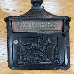 Victorian Locking Wall mount Mailbox 