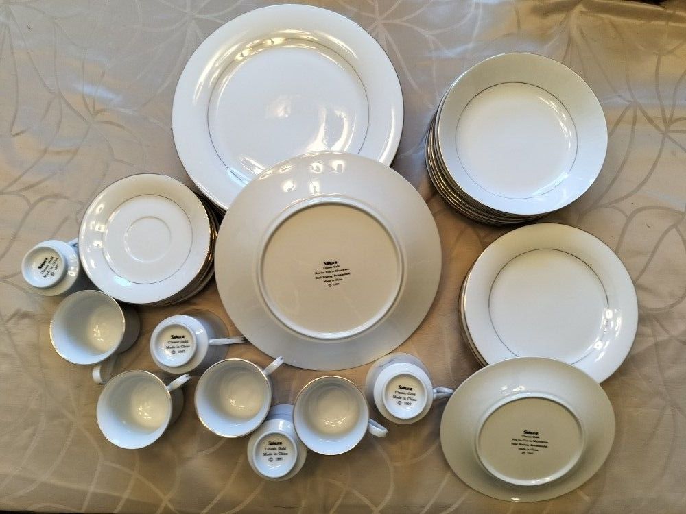 Collectible 40 pc Vintage Sakura Classic Gold Fine China 1997