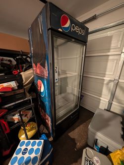 Reach in cooler