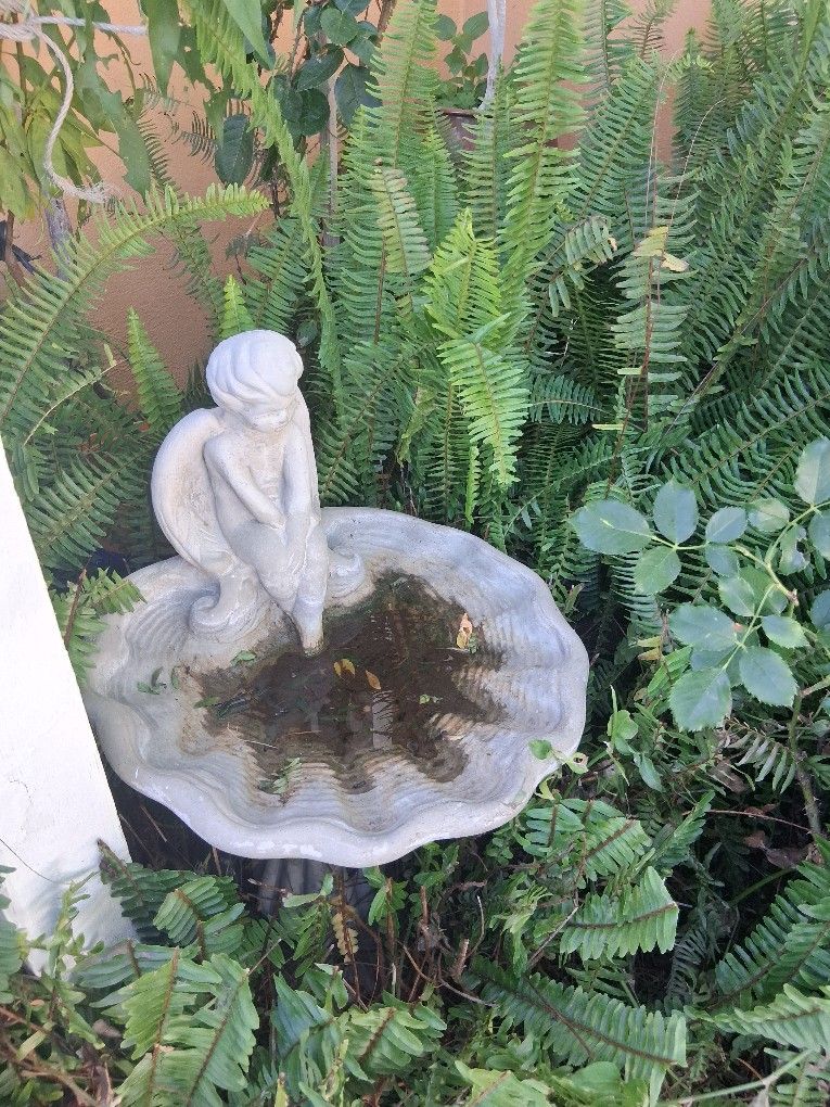 Medium Fountain  40 Dollars