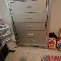 Make me an offer. Full size Bedrm set