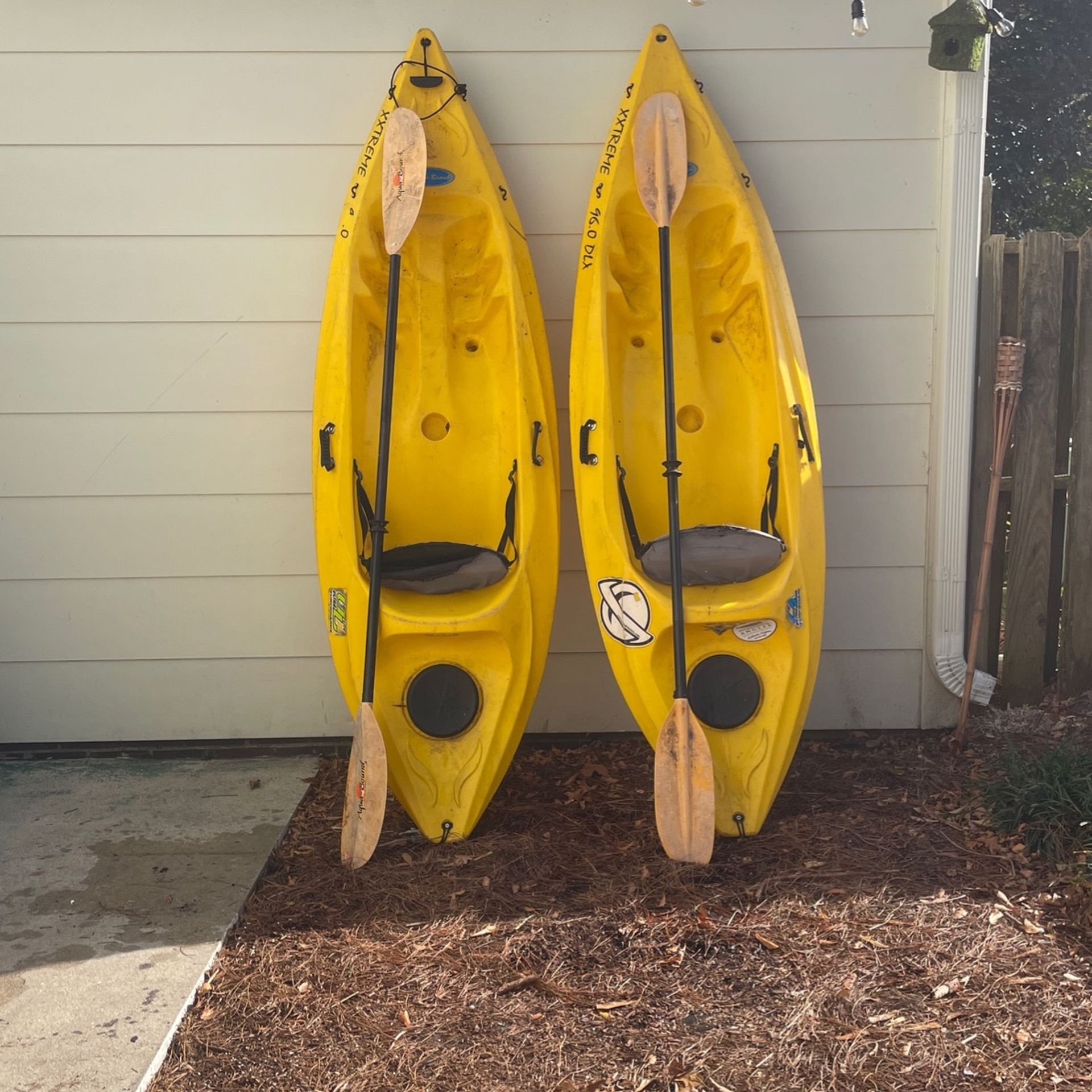 7” Kayaks Future Beach Comes With Paddle for Sale in Wilmington, NC