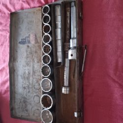  Socket Set With 2 Small Extentions ,no ratchet,And  Adaptor40dllrs9