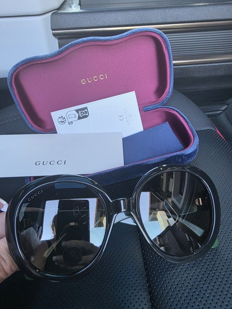 Gucci Sunglasses NEW WITH CASE