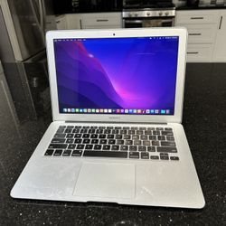 MacBook Air - 2015 - 256 GB SSD - 8 GB RAM - Intel i5 - 13 in - New Battery