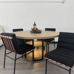 PICK UP ASAP! BIG DEAL CLOSING SALE 4 Chairs And Table With Led Light