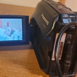 Panasonic PV-L559 Palmcorder VHC-C Camcorder Video Camera. Kit. Working