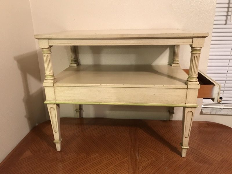 Weiman Rockwood collection antique end table