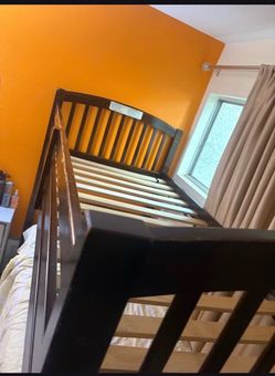 Twin bunkbed with ladder and mattress
