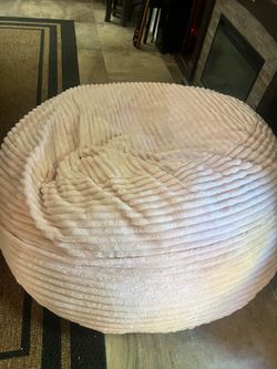 Bean bag chair and curtains 75$