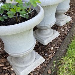 Set of 3 Large Decorative Outdoor Planters / Urns – Concrete Look 
