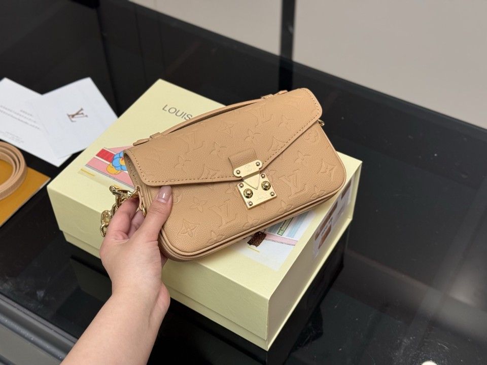 Women's luxury bags