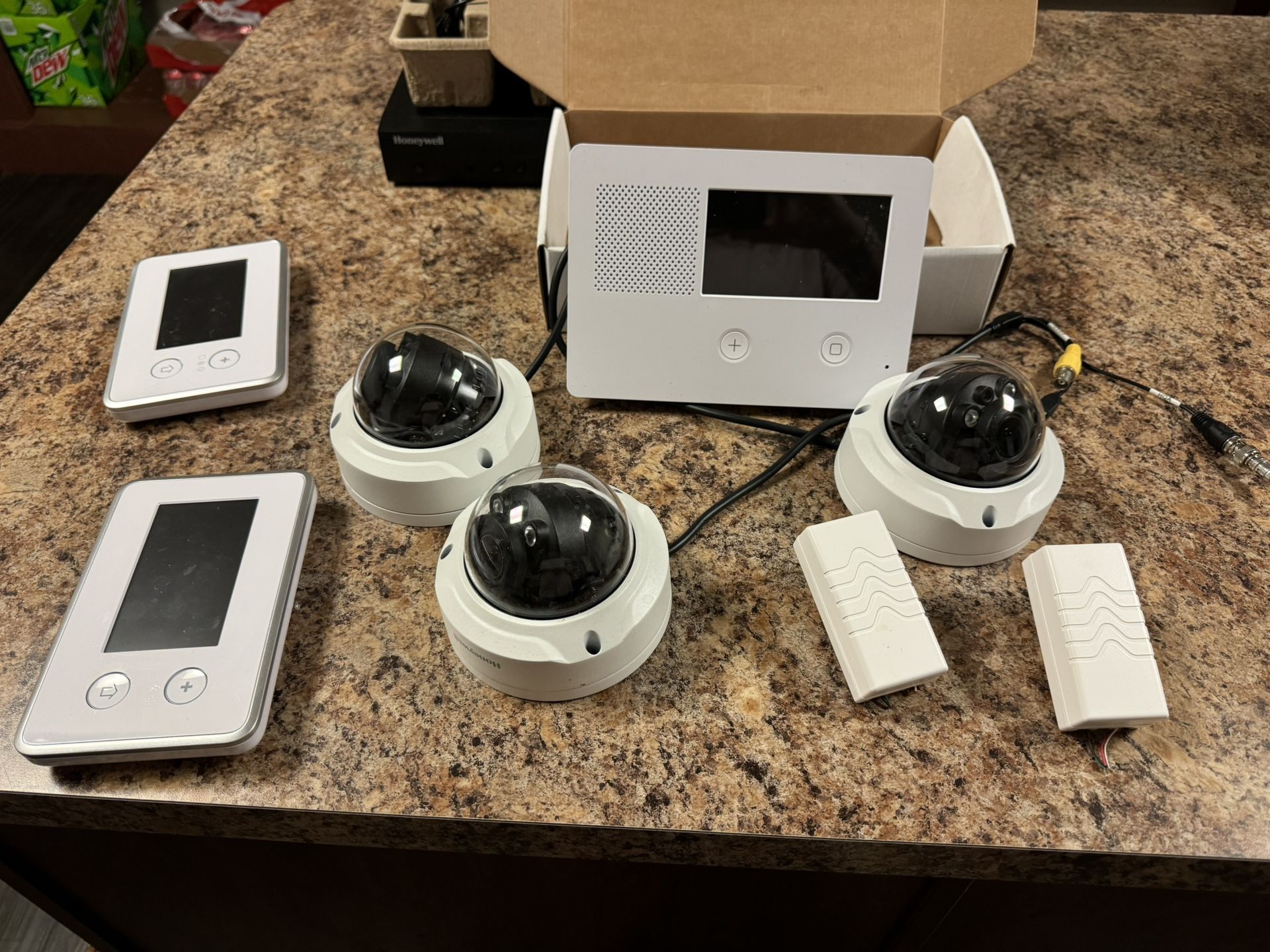 Dahua technologies, 4 camera security system, digital video recorder, with video