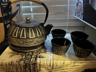 Tea Pot And 4 Tea Cups