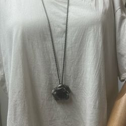 Flower and Stone Black Necklace 