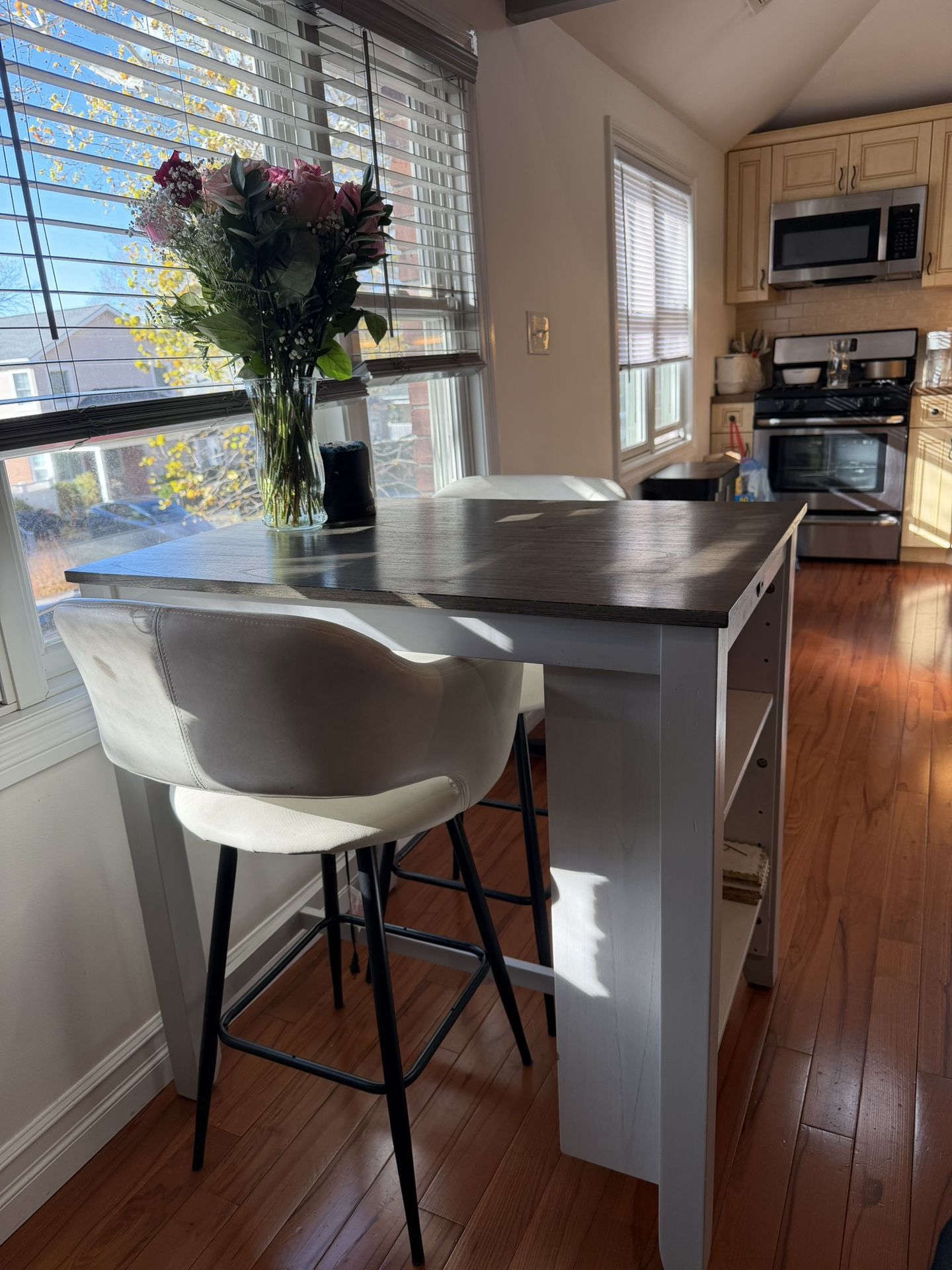 Kitchen Island / Small Dining Table – Excellent Condition