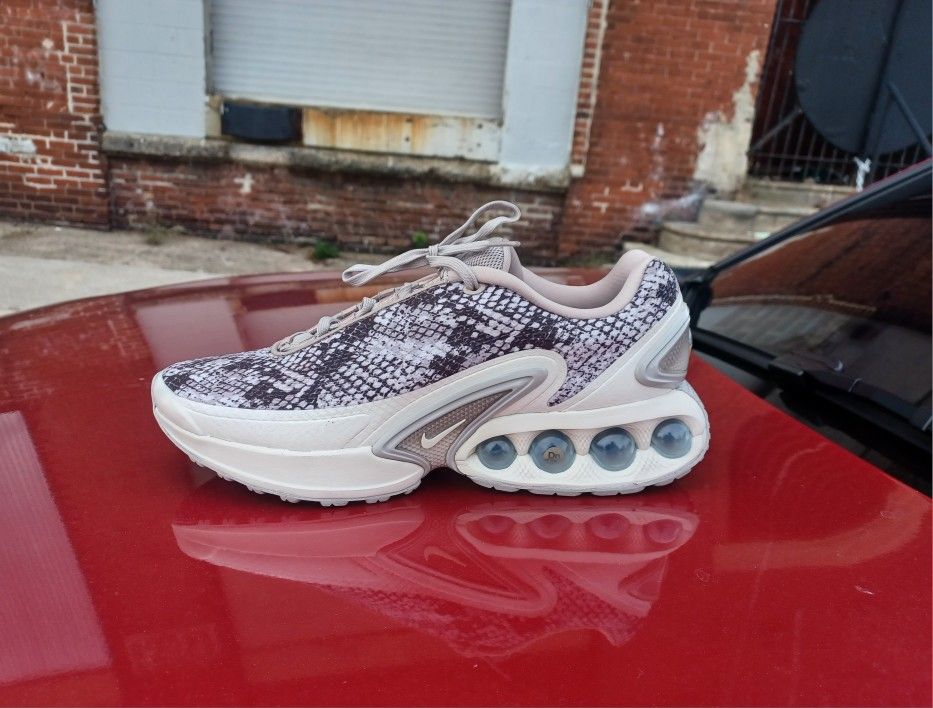 Brand New And Original Men's Nike Air Max's DN Sneakers Sizes 10.5