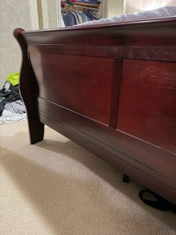 Cherry Wood Sleigh Bed Bedroom Set ( move in