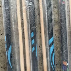 5 Pool Sticks 