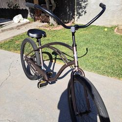 ELECTRA BIKE IN NEW CONDITION TIRES 26