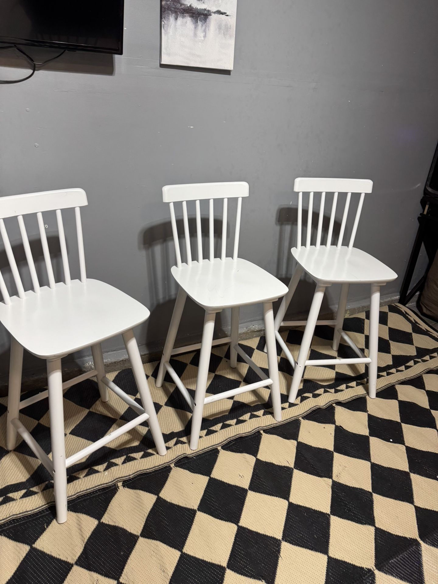 Upgraded Windsor Wooden White Bar Stools Set of 3, 24 Inch Counter Height Barstools with Spindle Back/Bigger Seat for Kitchen Island