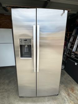 Like New! 36" GE Side-by-Side Refrigerator (25.1 Cu. Ft.) Stainless Steel – Moving Sale!