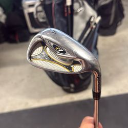 TaylorMade r7 Approach Wedge (AW) – Regular Flex Steel Shaft