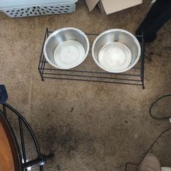 Stand And 2 Dog Bowls 