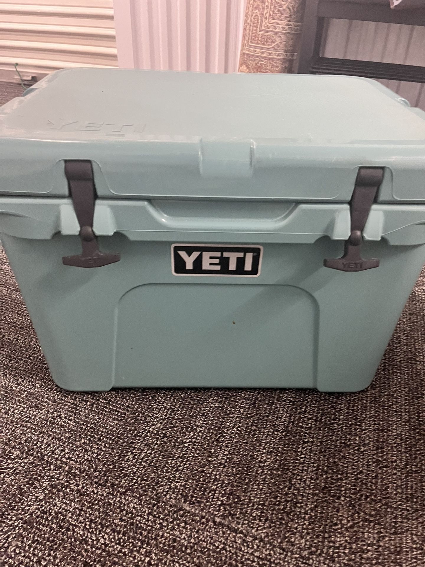 YETI Tundra 45 Cooler – Seafoam Green (Excellent Condition)