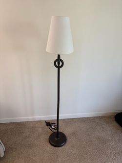 Metal Ring Floor Lamp Black