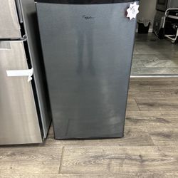 Midea Mini Fridge 
