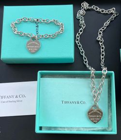 New set stainless steel silver comes with box and bag