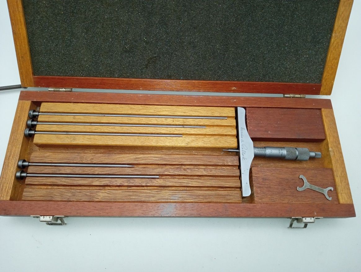 Brown and Sharpe. No.608
Depth Gage set. Micrometer