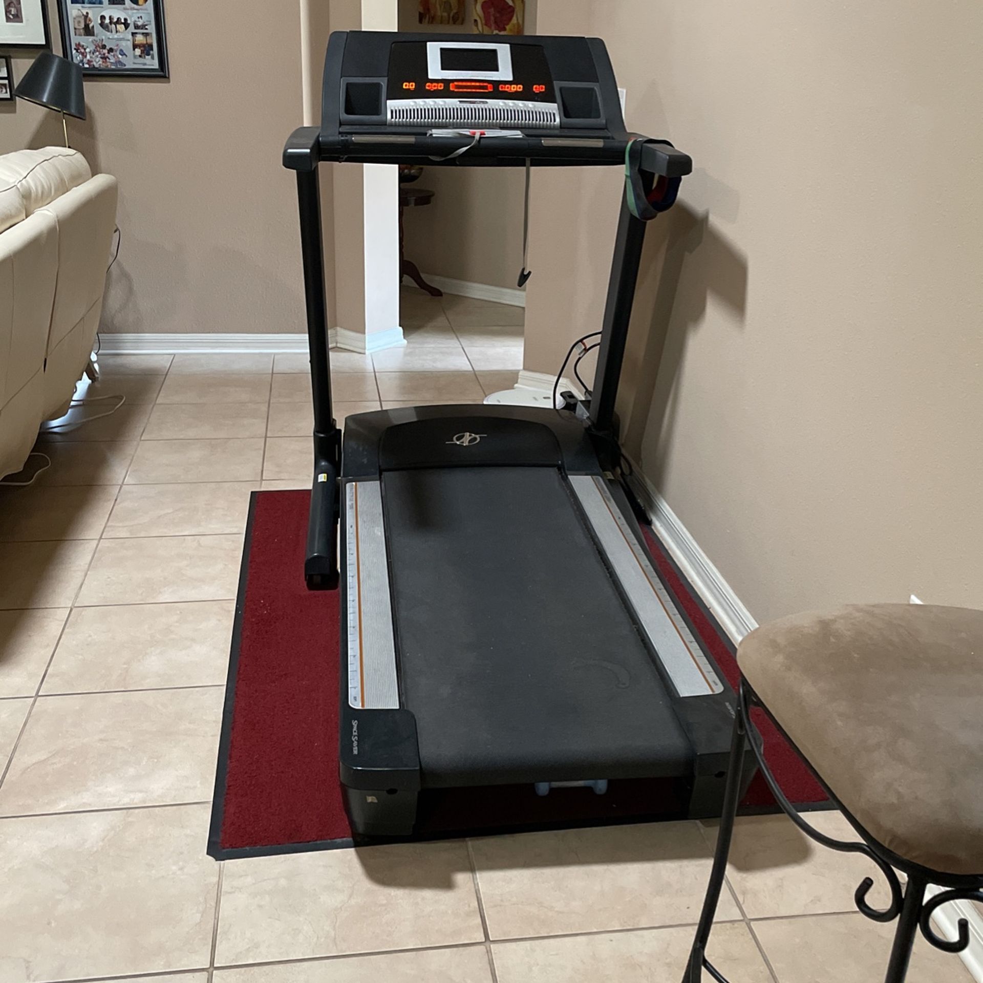 Quick Sale!!! Must Go !!! NordicTrack Elite Treadmill 